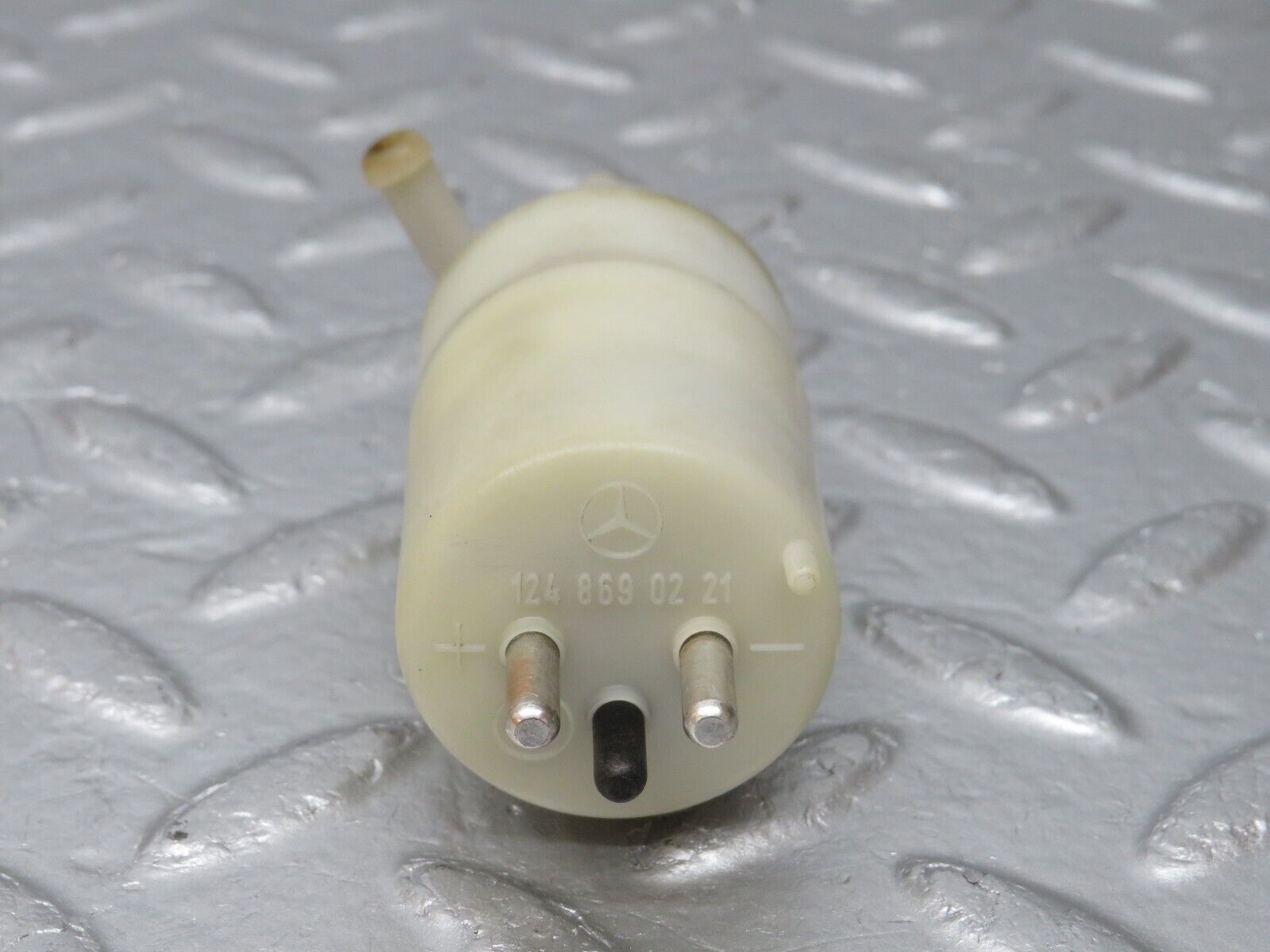 33610 Mercedes-Benz W201 190E 2.0L Windscreen Washer Pump 1248690221