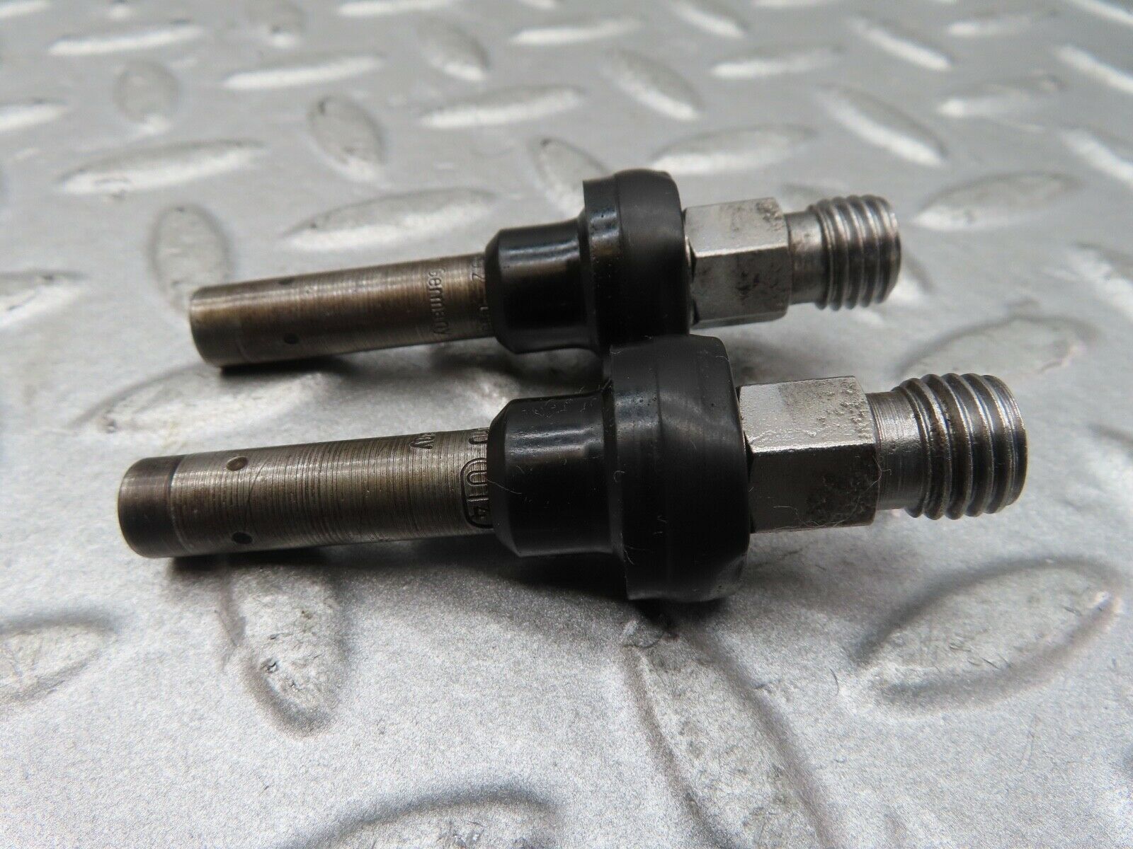 16949 Mercedes-Benz C123 280CE Coupe 2x Fuel Injectors Bosch 0437502010