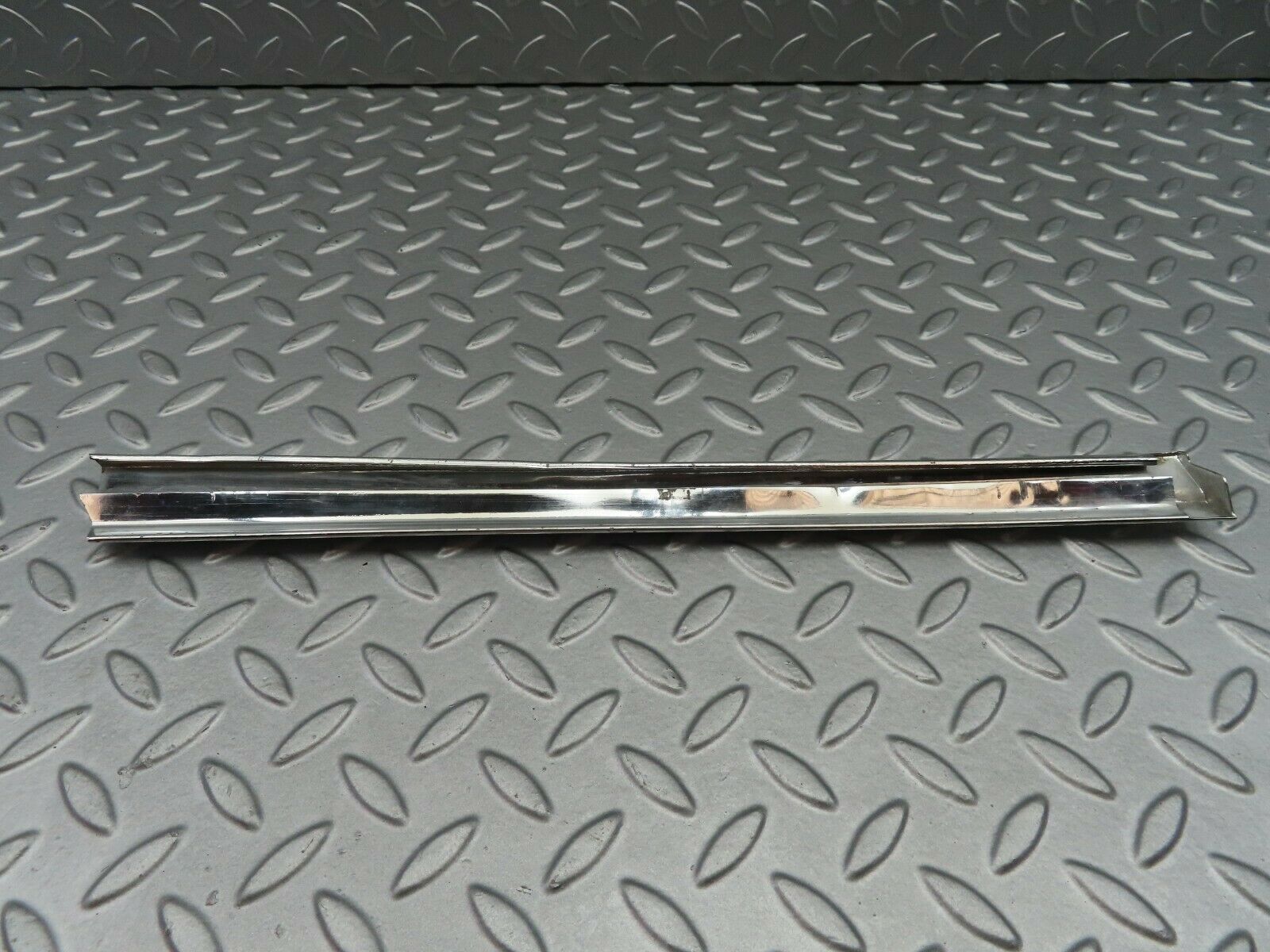 6894 Mercedes-Benz C107 350SLC Coupe Rear Right Window Chrome