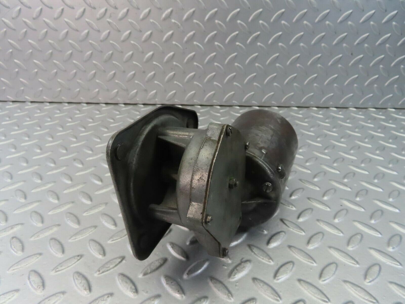 8938 Mercedes-Benz W108 Wiper Motor Bosch