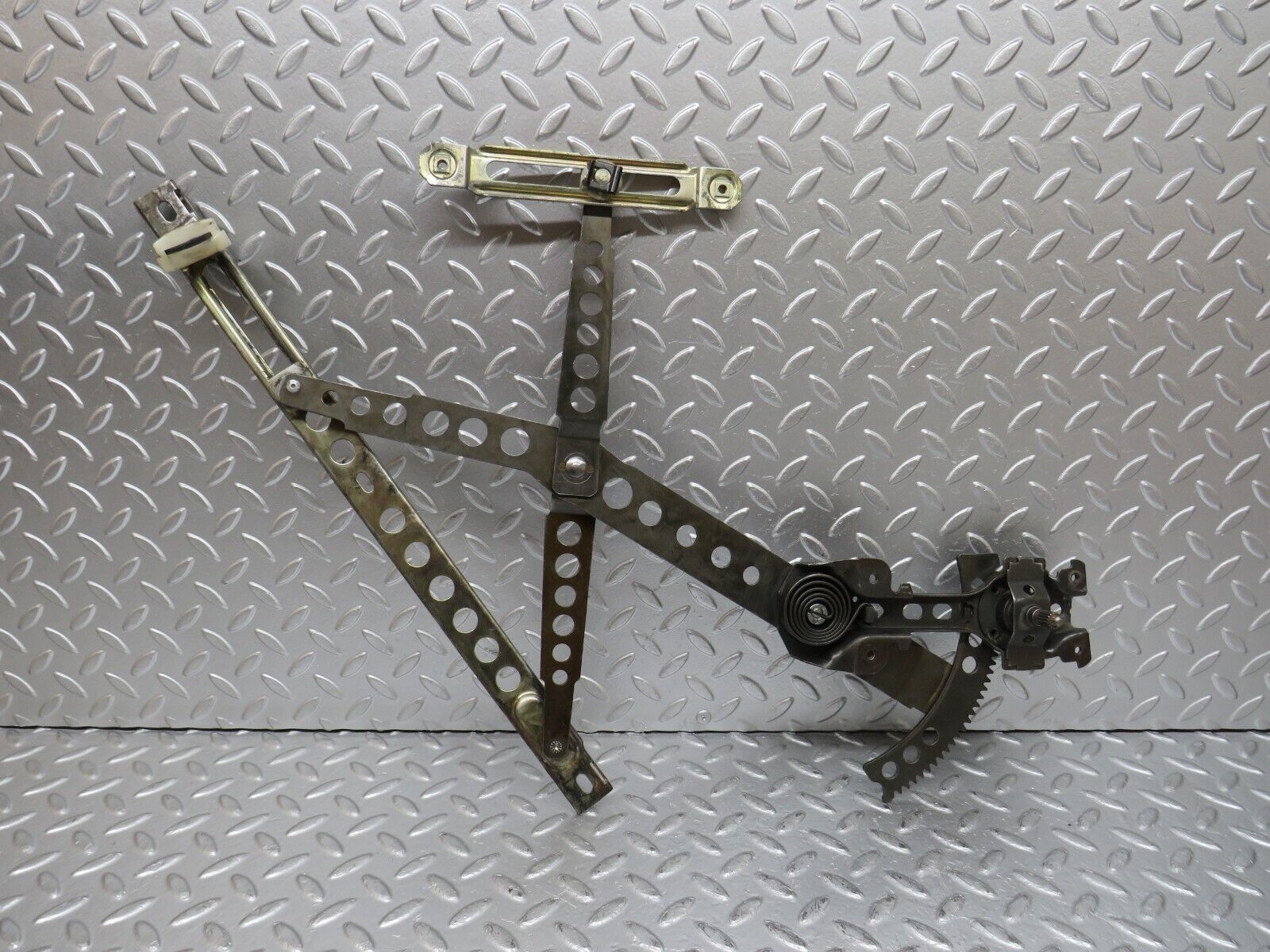 31139 Mercedes-Benz W123 200D Front Right Manual Window Regulator 1237200446