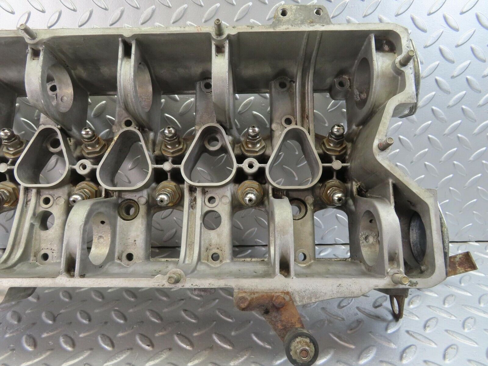 10188 Mercedes-Benz C123 280CE Coupe Camshaft Bearing Casing 1100163304