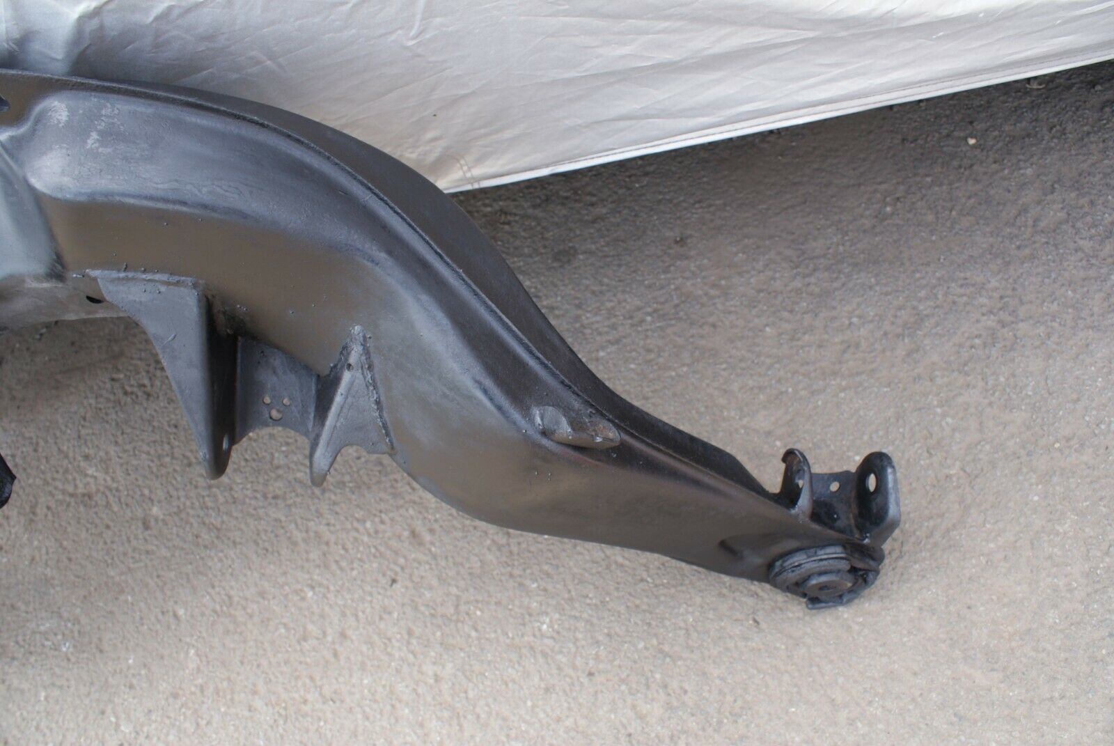 3174 Mercedes-Benz W115 220D Rear Subframe Axle Carrier Suspension