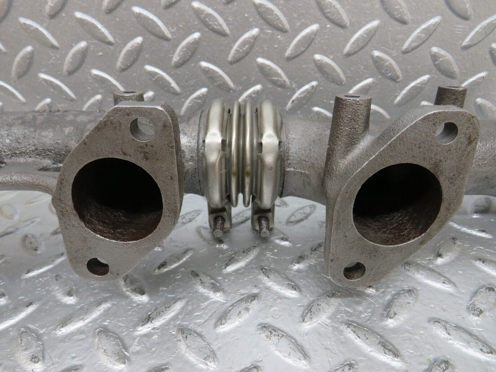 33127 Mercedes-Benz W126 380 V8 Exhaust Manifold Left 1161422302 1161422902