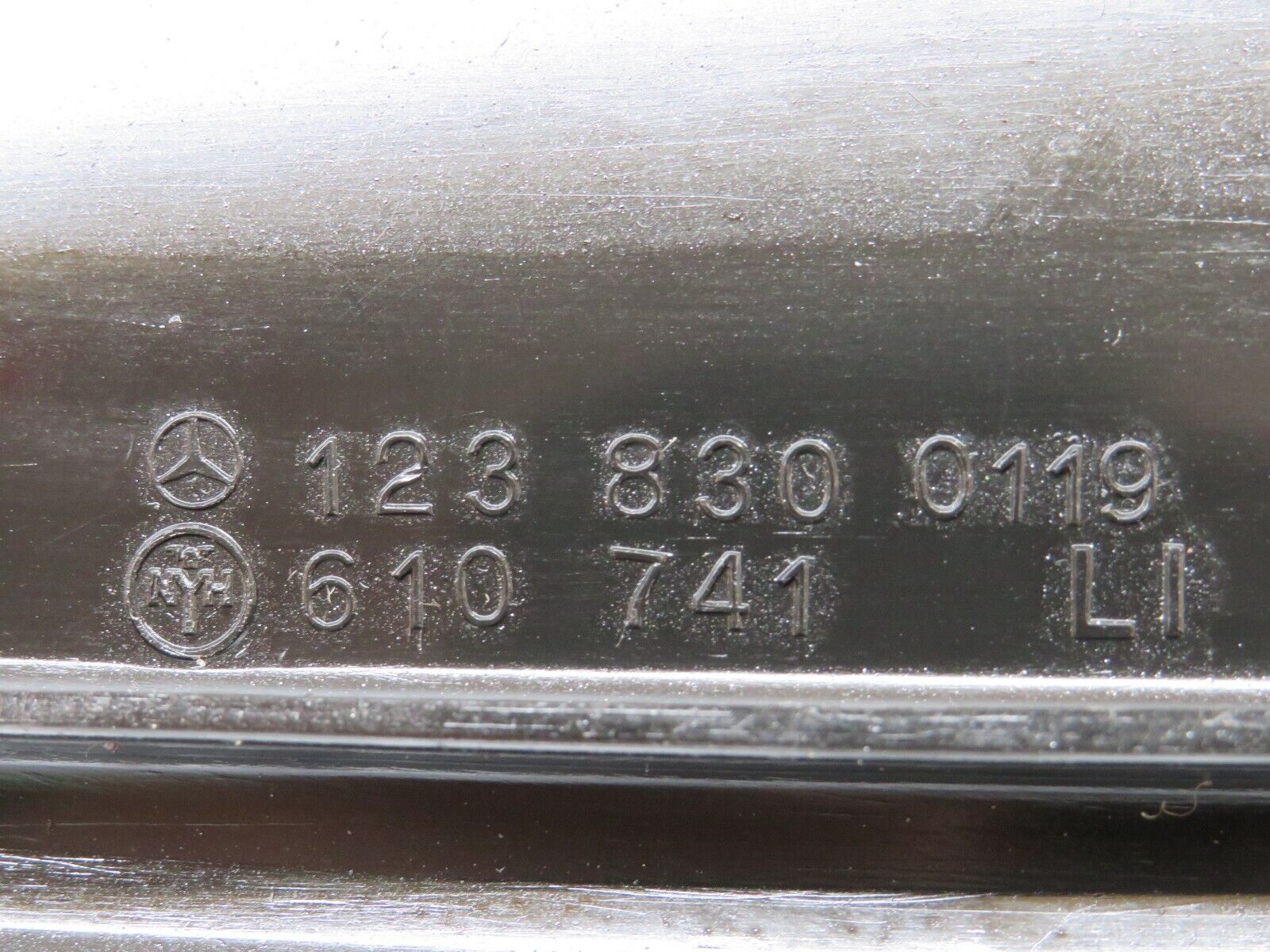 25569 Mercedes-Benz W123 200 Air Duct Vent Left And Right Side 1238300119