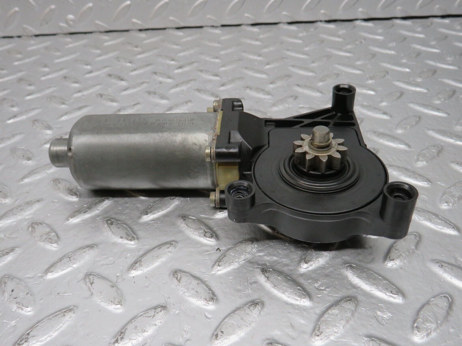 33413 Mercedes-Benz W202 C180 Window Regulator Motor Front Left 0130821638