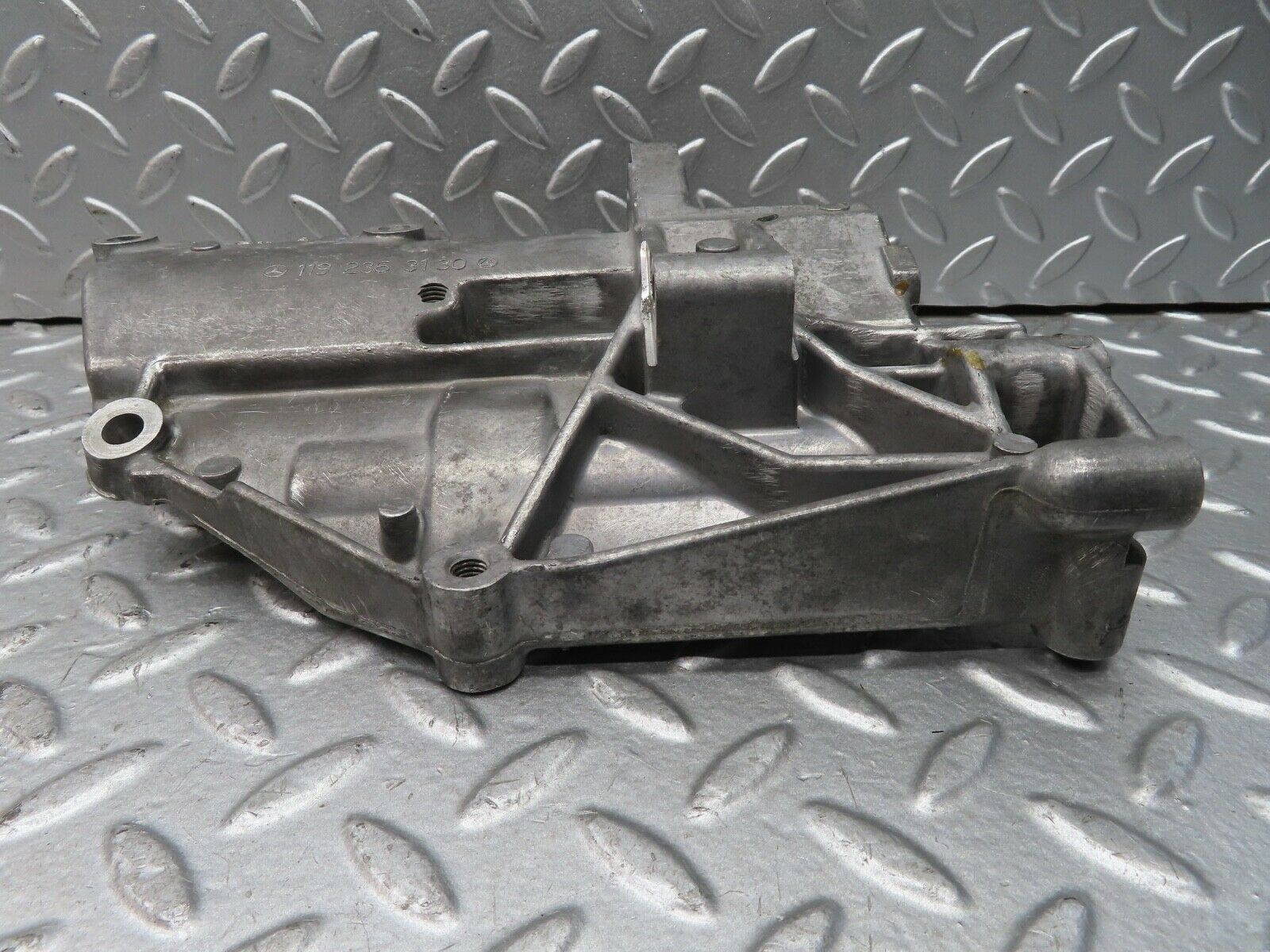 19555 Mercedes-Benz C140 CL420 Coupe AC Compressor Mount Bracket 1192363130