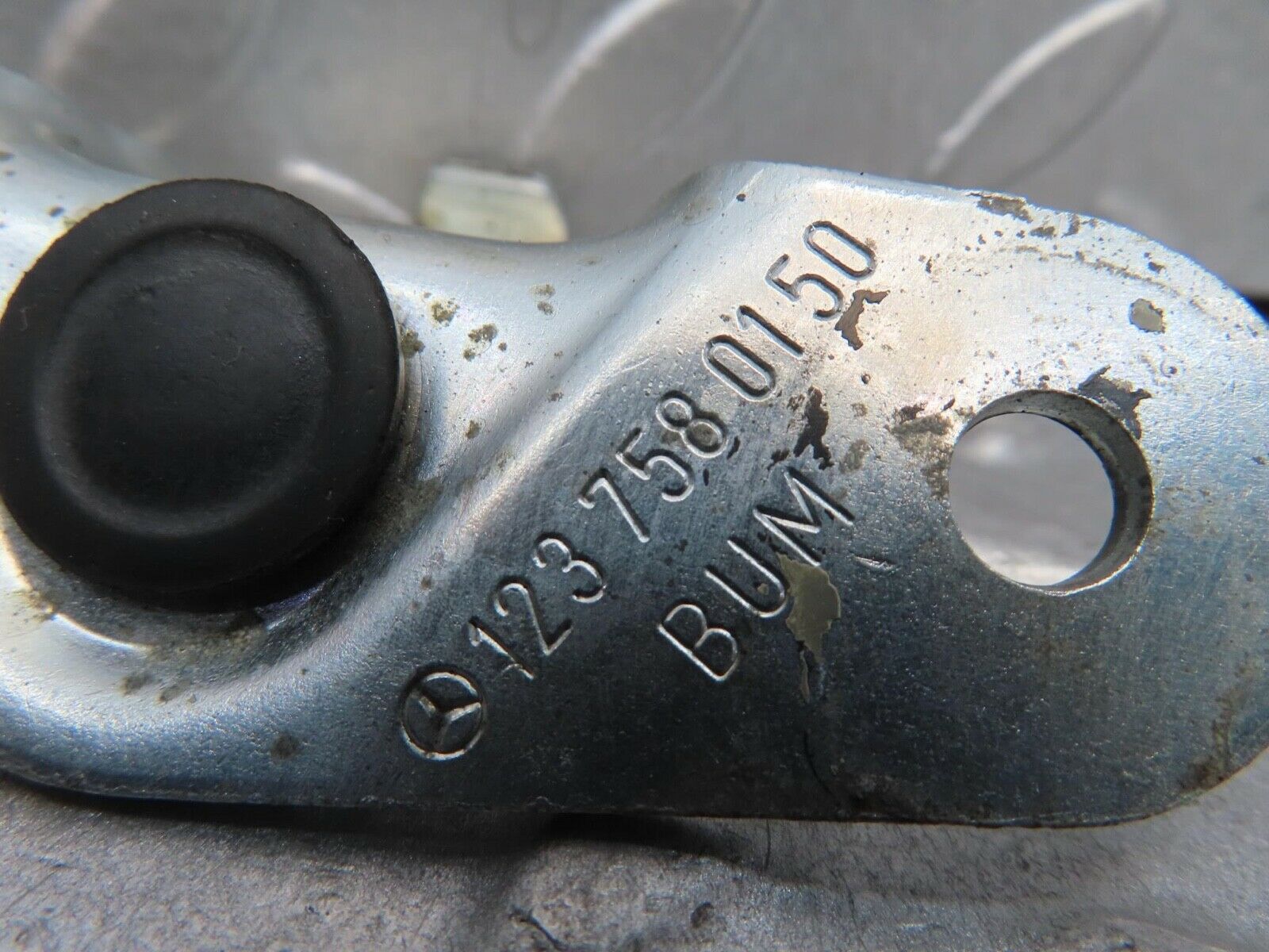 15340 Mercedes-Benz W123 230E Trunk Lock Latch 1237580150