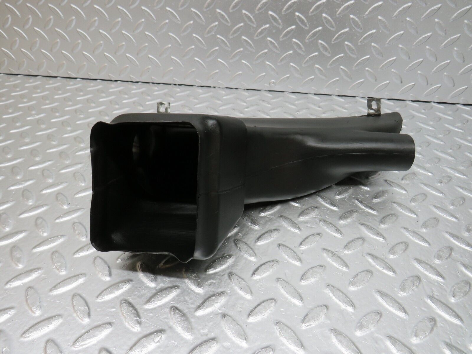 0032 Mercedes-Benz W116 350SE Ventilation Air Duct