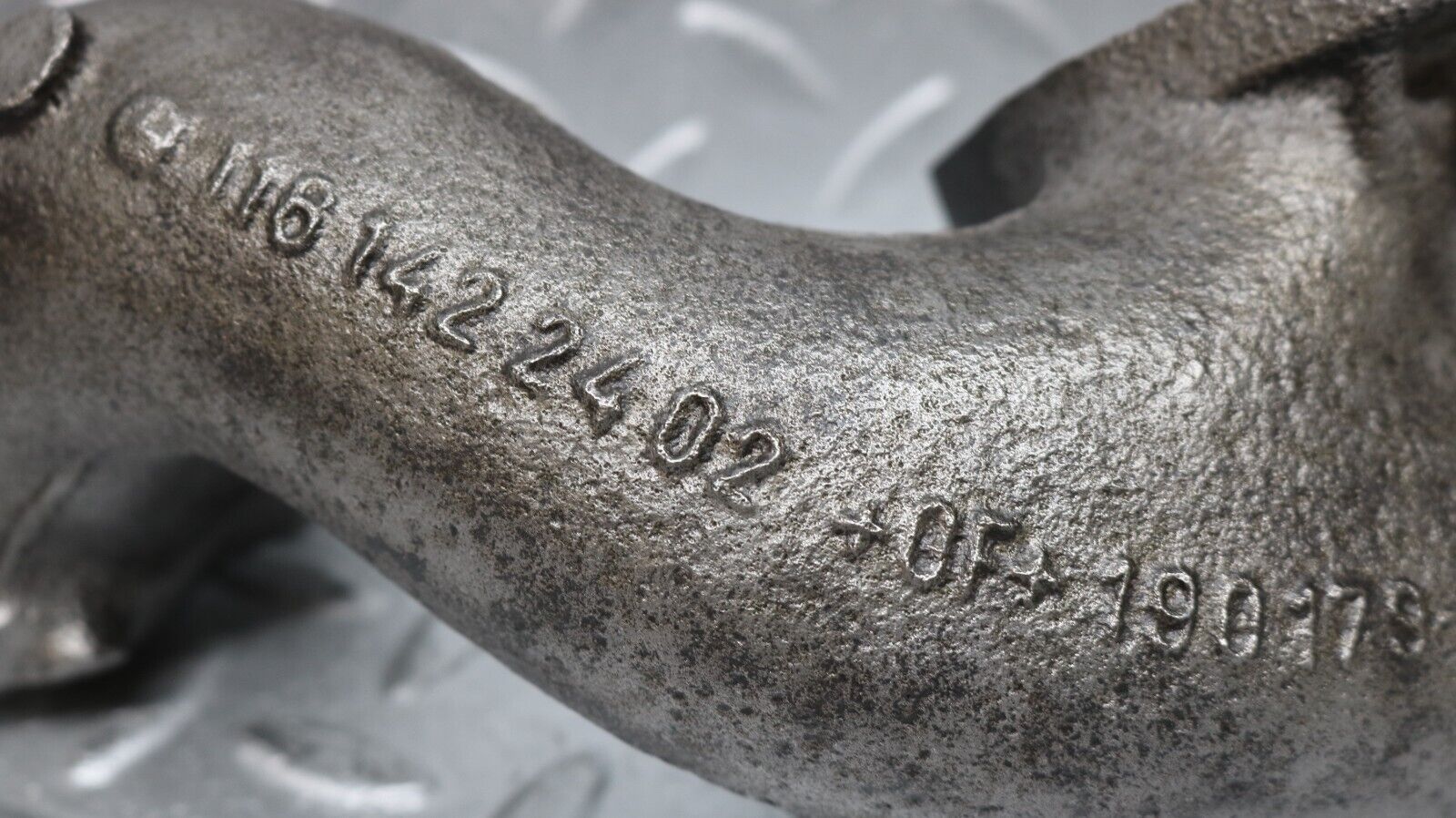 37249 Mercedes-Benz C126 420SEC Coupe Exhaust Manifold Right 1161422402 1161420602