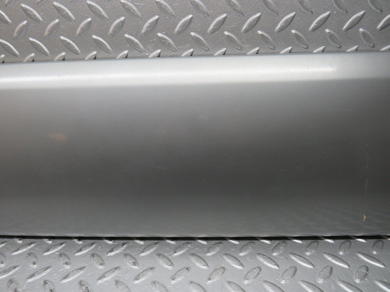 31593 Mercedes-Benz W201 190LE 1.8L Front Right Door Moulding Trim 2016905640