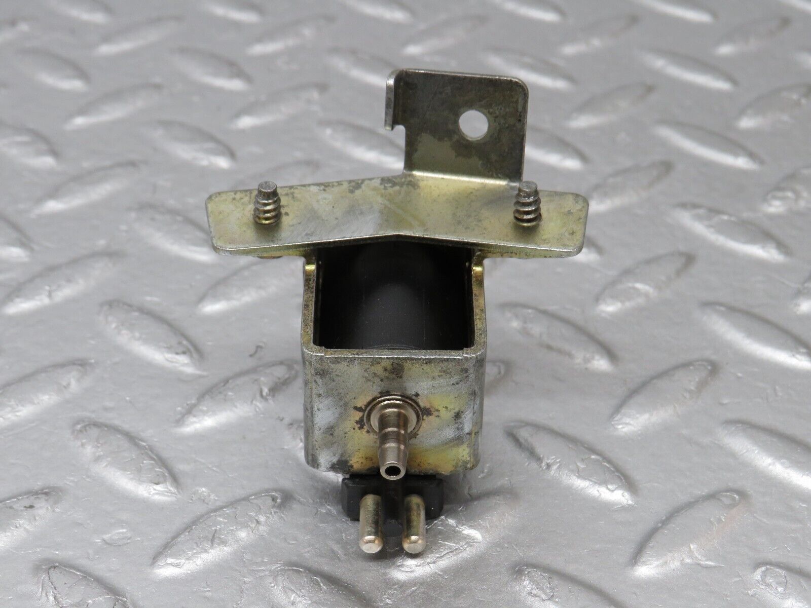 36583 Mercedes-Benz W201 190E 2.0L Vacuum Control Valve 0015408697