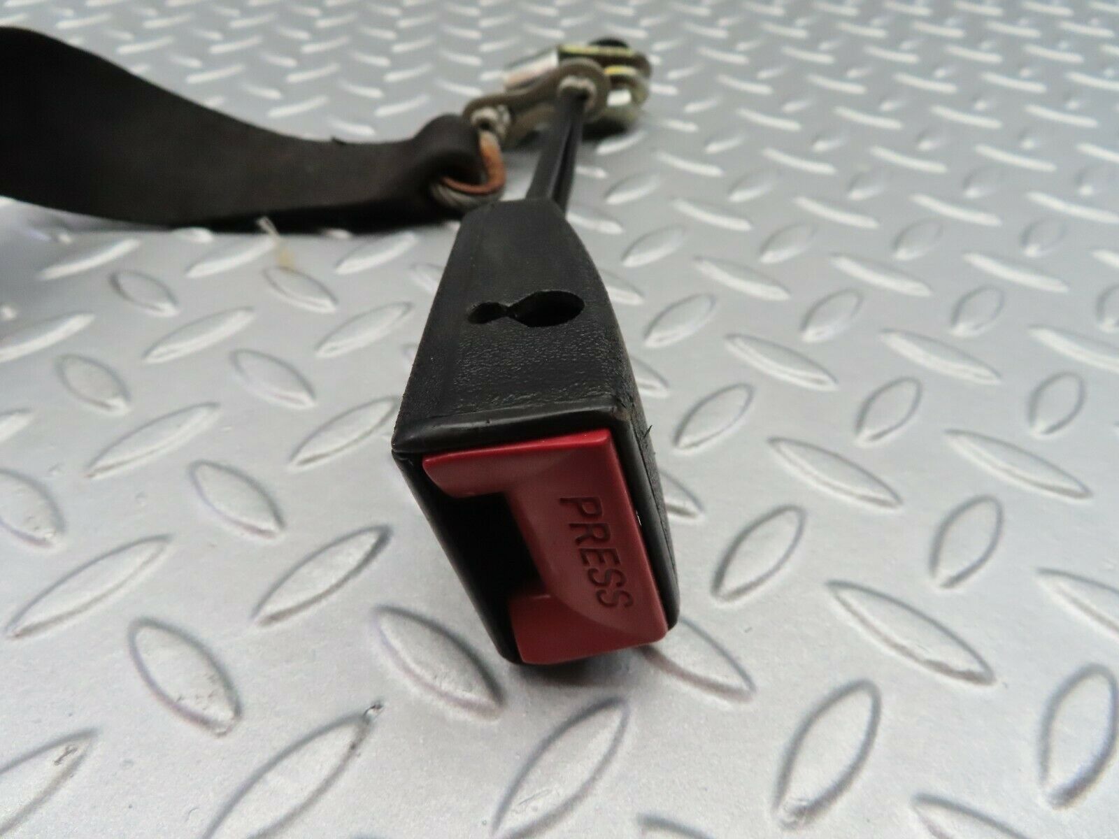 6778 Mercedes-Benz S124 E220 Wagon Rear Middle Seat Belt Assembly Buckle