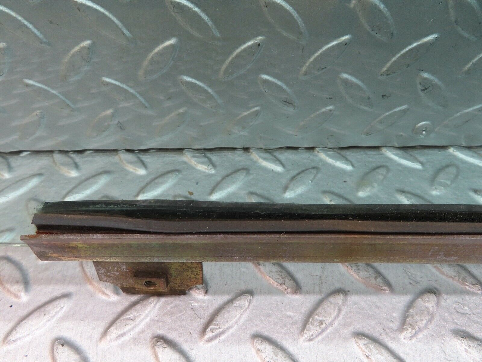 18812 Mercedes-Benz W116 Rear Right Door Window Glass