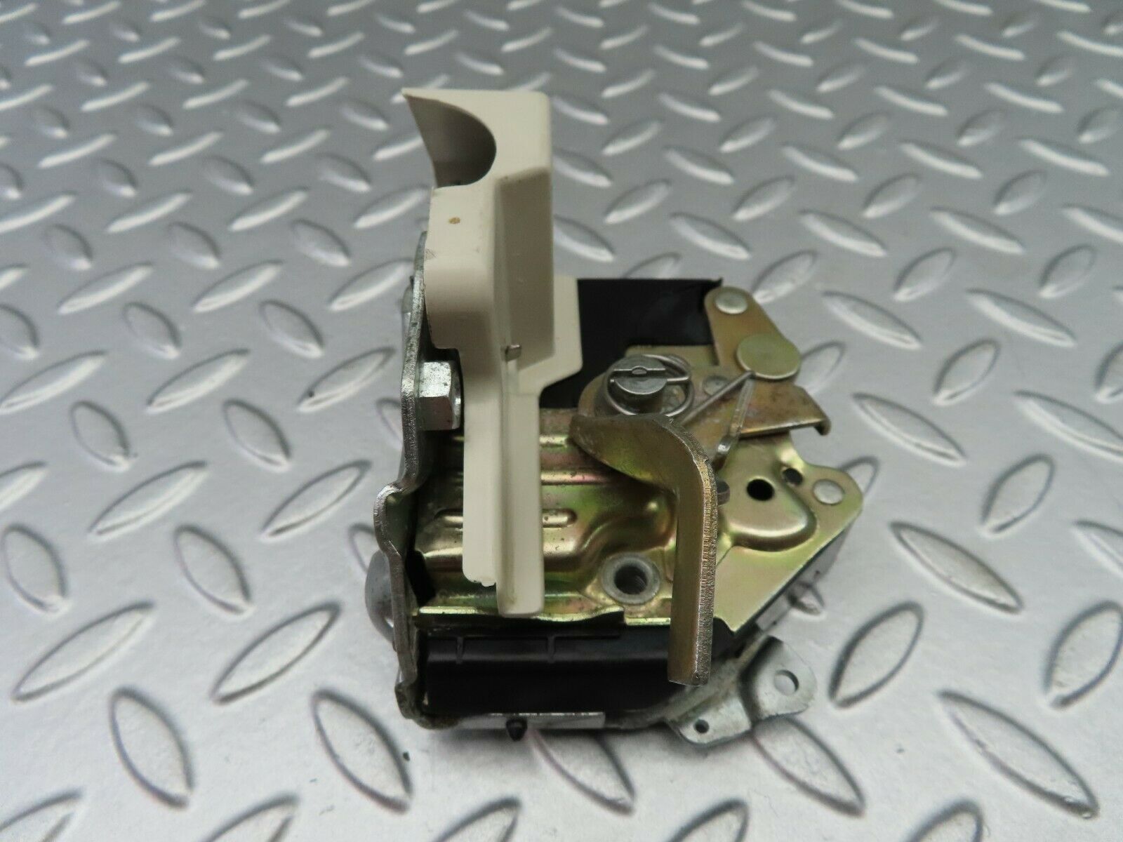 6602 Mercedes-Benz S124 E220 Wagon Rear Right Door Lock Mechanism