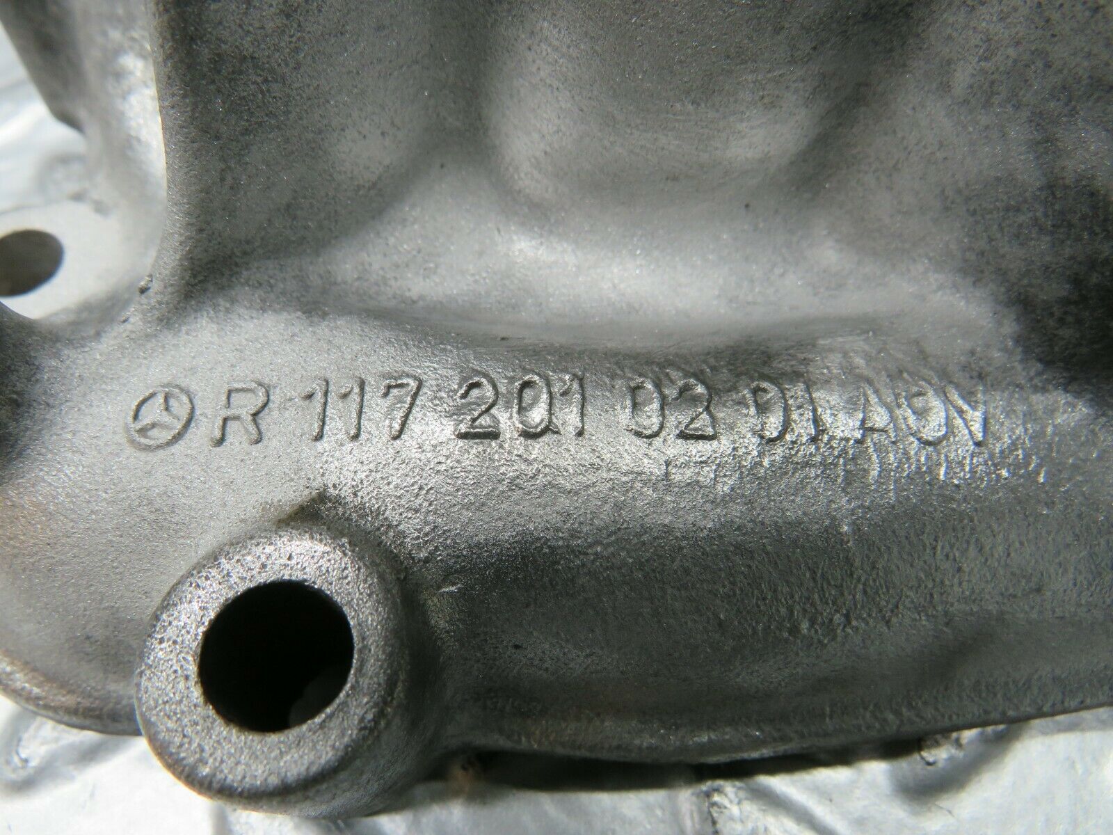 22679 Mercedes-Benz C107 450SLC Coupe Water Pump 1172010201