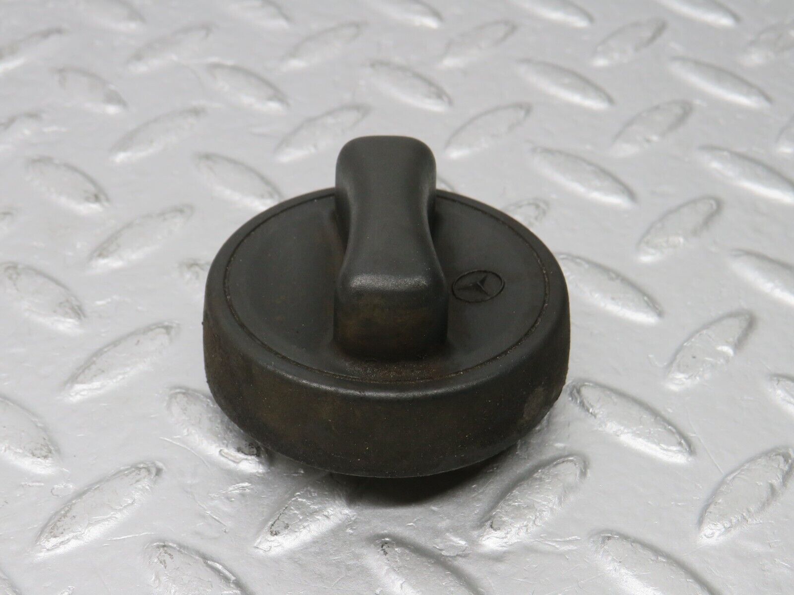 38590 Mercedes-Benz R129 280SL Coupe Fuel Tank Cap 1404700005