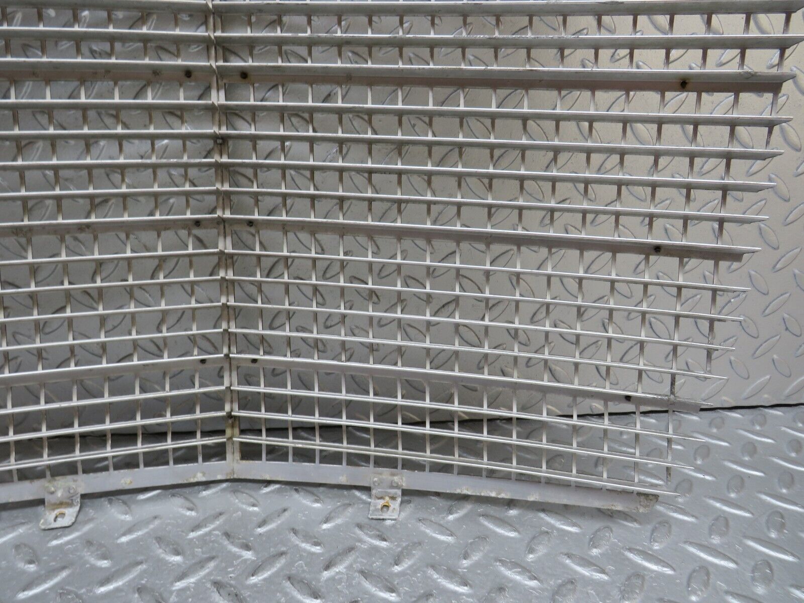 37583 Mercedes-Benz W109 300SEL Bonnet Grill With Chrome Trims