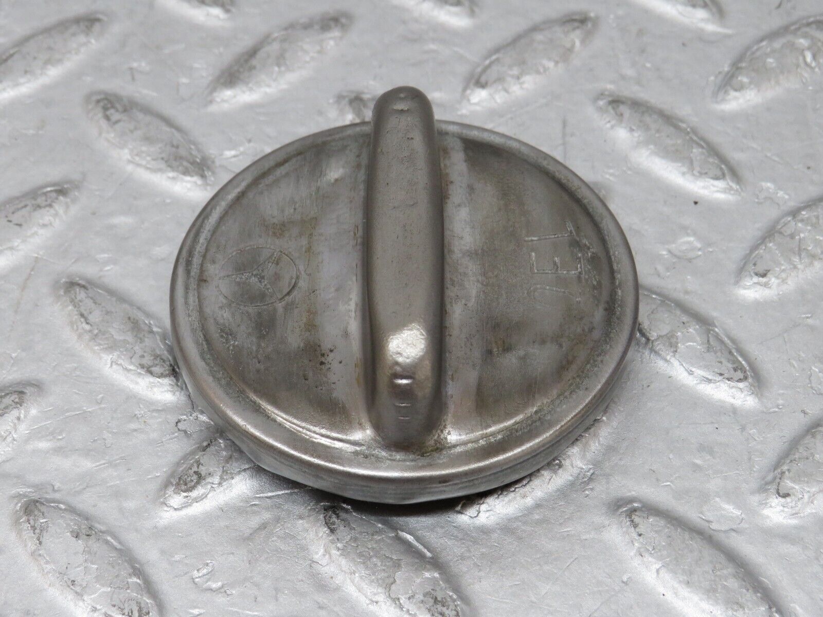 35733 Mercedes-Benz W108 Engine Oil Filler Cap