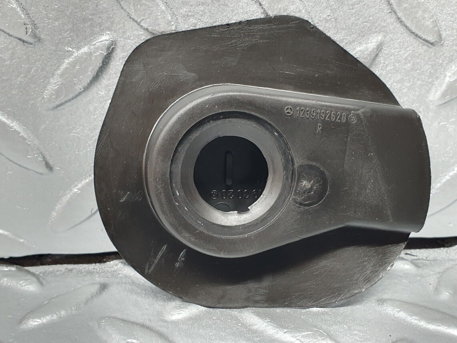 40769 Mercedes-Benz W123 300D Seat Belt Runner Plastic Cover 1239192520 1239192620