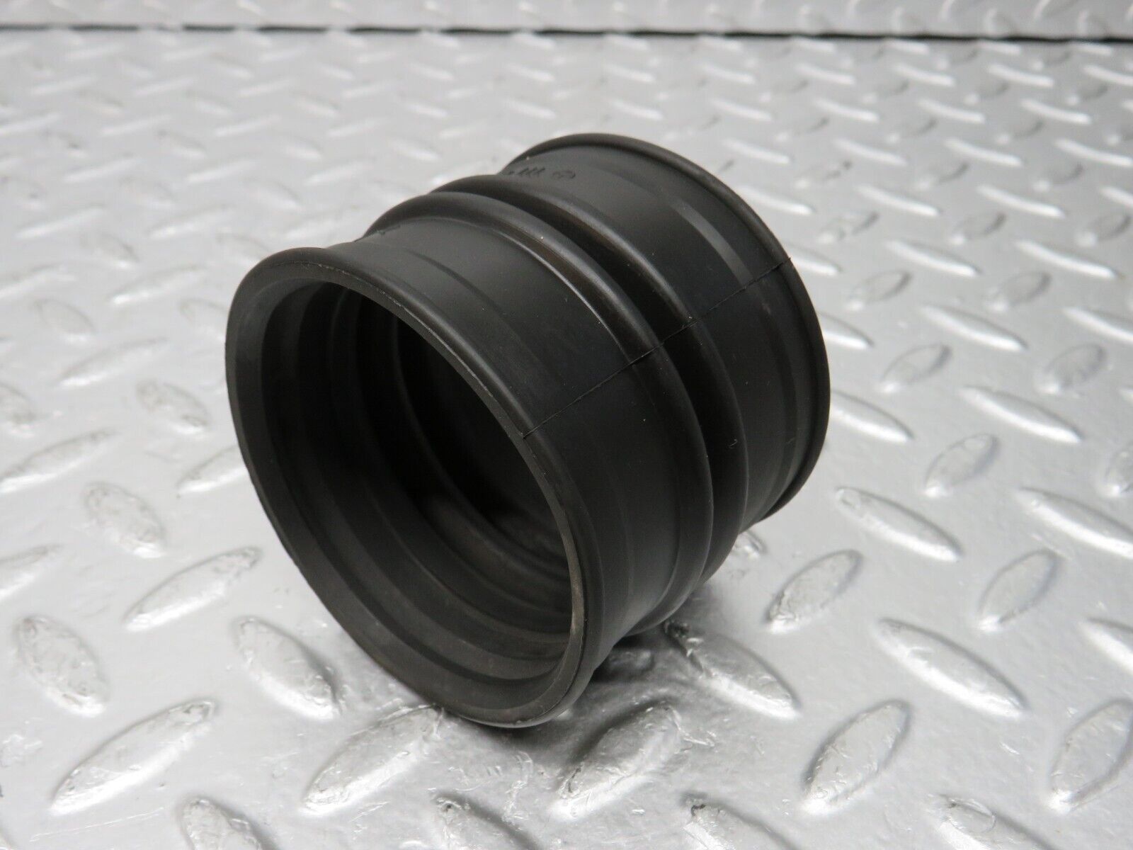 31242 Mercedes-Benz S124 220TE Wagon Air Intake Pipe 1110940291