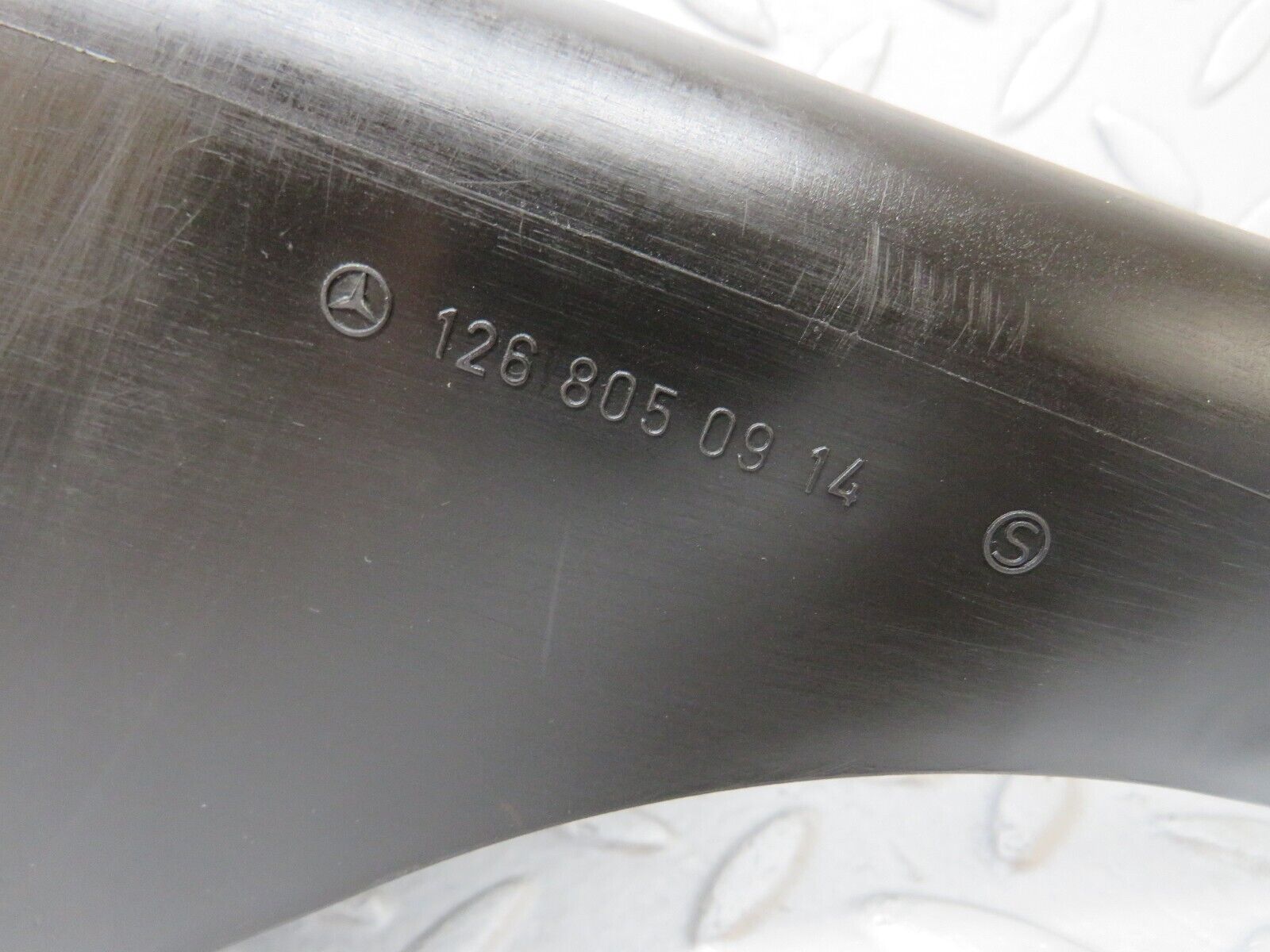 36945 Mercedes-Benz C126 420SEC Coupe Vacuum Pump Housing Cover 1268050914