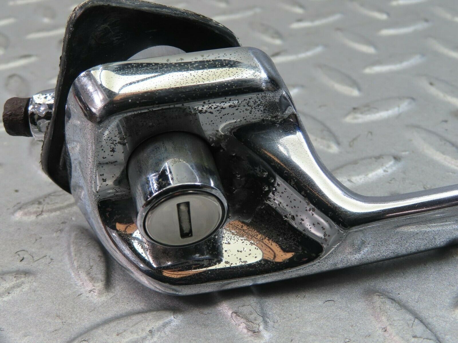 8789 Mercedes-Benz W108 Chrome Door Handle Front Left No Key 1087661301