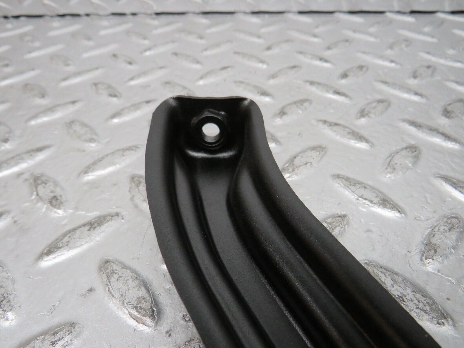 29907 Mercedes-Benz W123 230E Air Intake Manifold Bracket