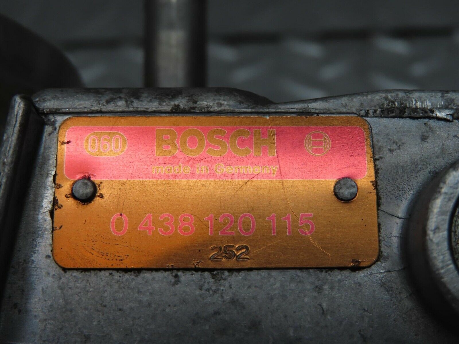 15922 Mercedes-Benz W123 280E Air Flow Mass Meter Sensor Bosch 0438120115