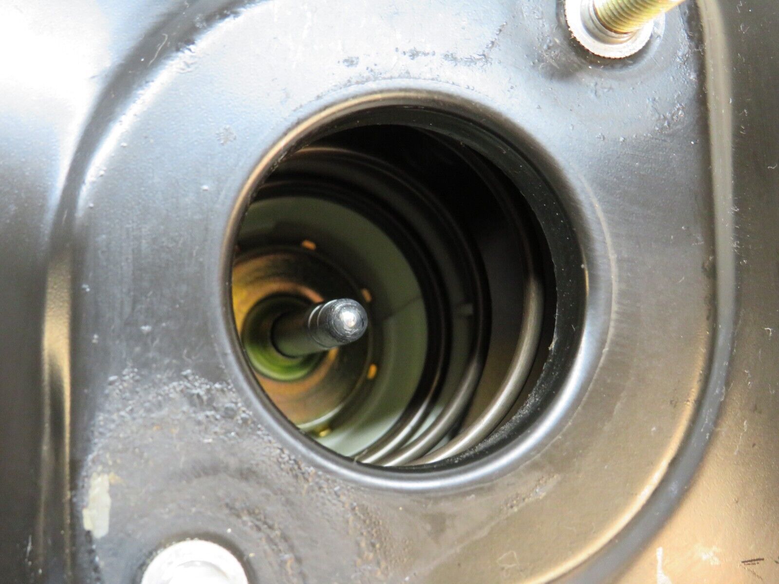 31347 Mercedes-Benz S124 220TE Wagon Brake Booster Lucas 0044301630