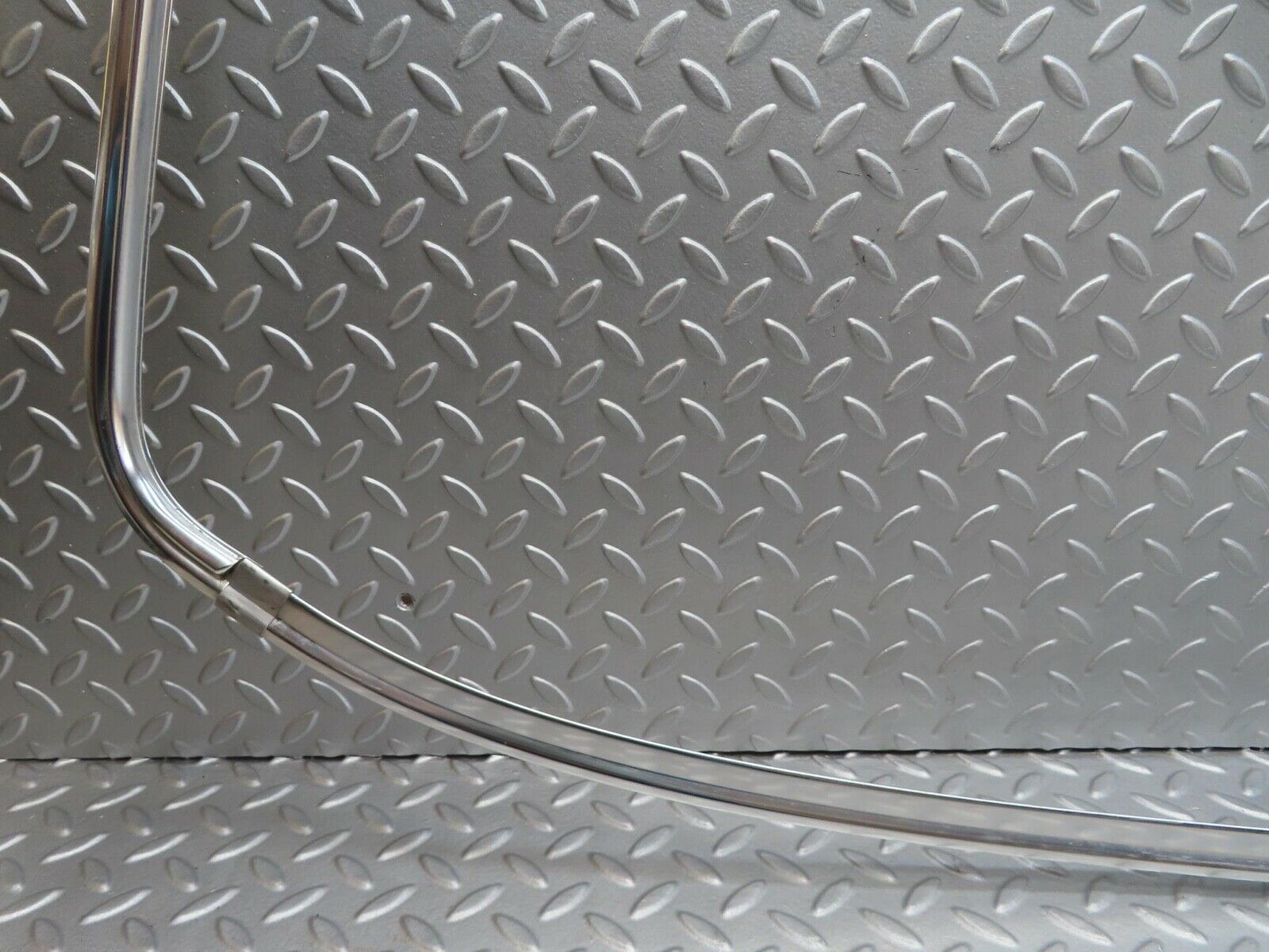 16088 Mercedes-Benz W123 280E Rear Windscreen Chrome Frame