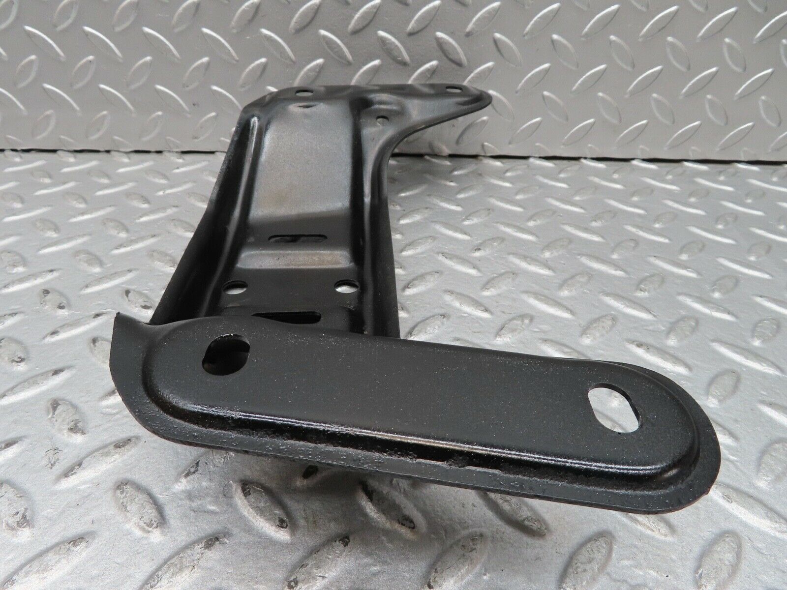 16828 Mercedes-Benz C123 280CE Coupe Gearbox Mount Bracket