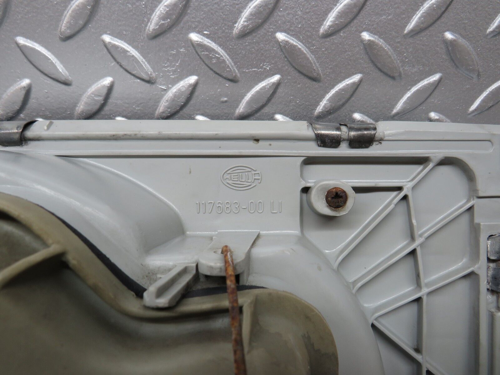 31058 Mercedes-Benz W123 200D Headlight Hella Left Side 117683-00