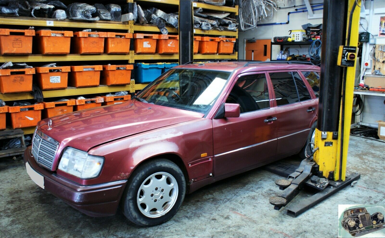 6432 Mercedes-Benz S124 E220 Wagon Door Opener Frame Front Right