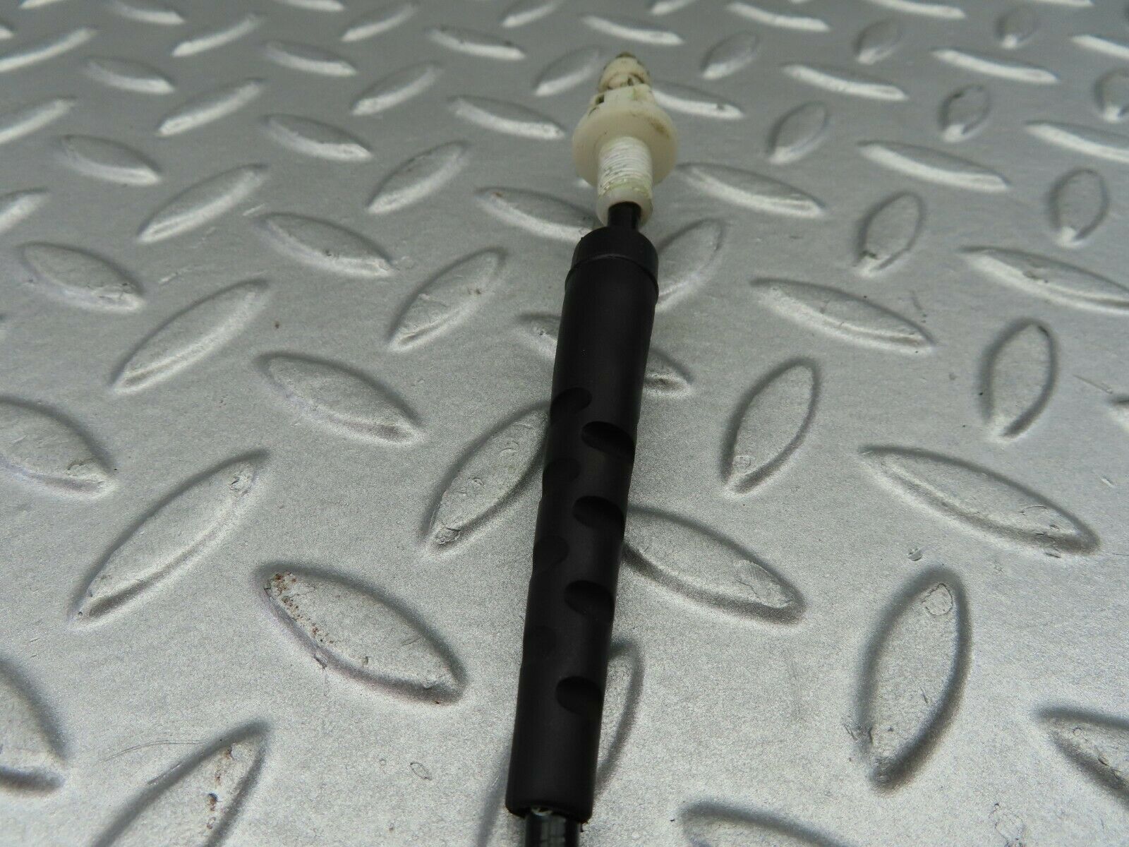 6706 Mercedes-Benz S124 E220 Automatic Gearbox Kickdown Cable 1242600351