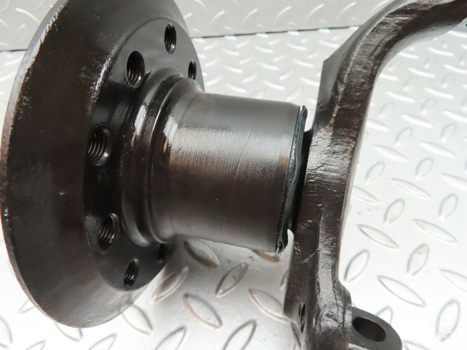 3428 Mercedes-Benz W115 220D Front Right Wheel Hub