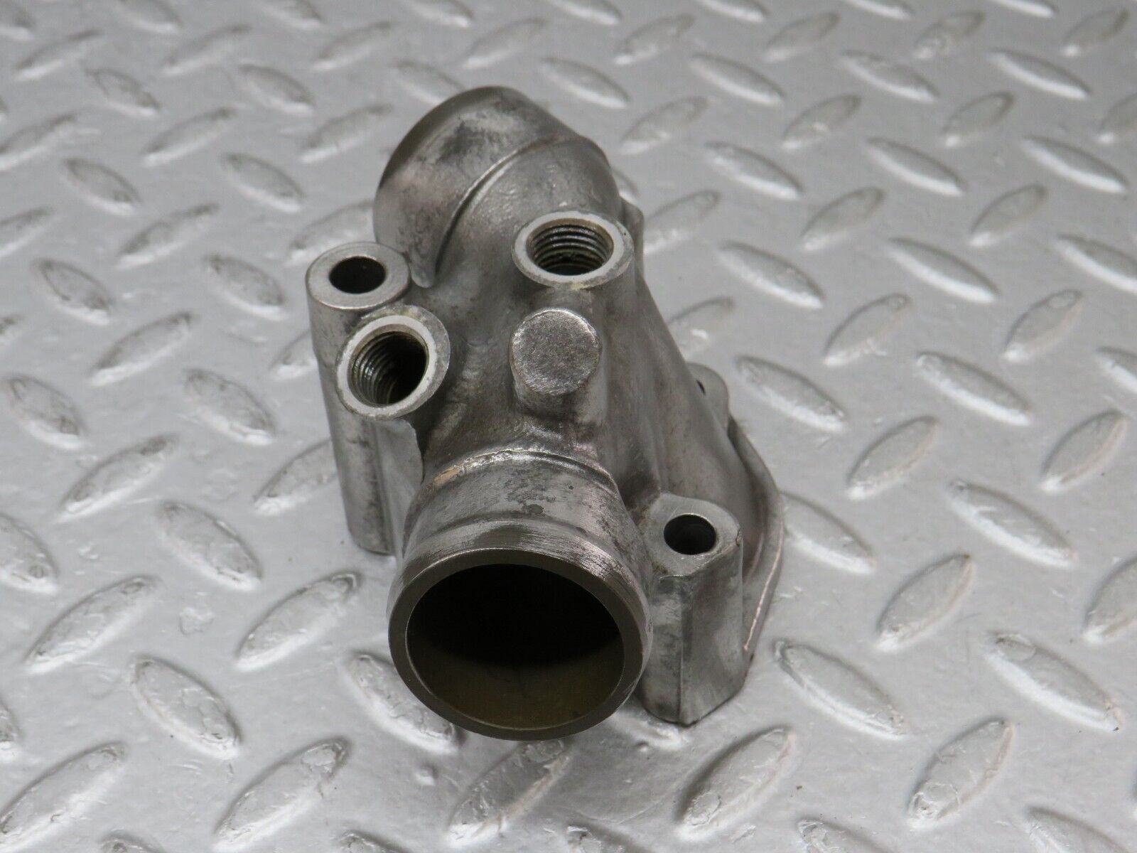 36258 Mercedes-Benz W126 420SE Water Pipe Socket