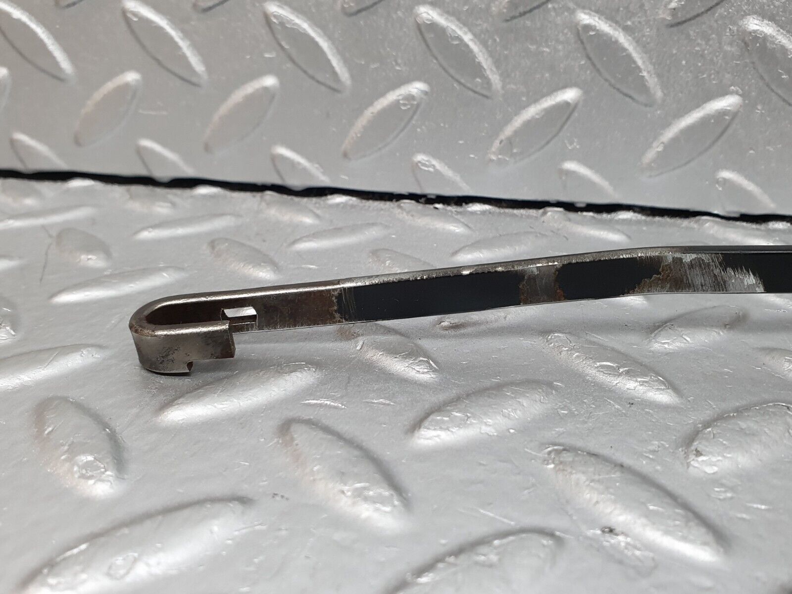 41208 Mercedes-Benz W126 300SE Windscreen Wiper Arm Right Side