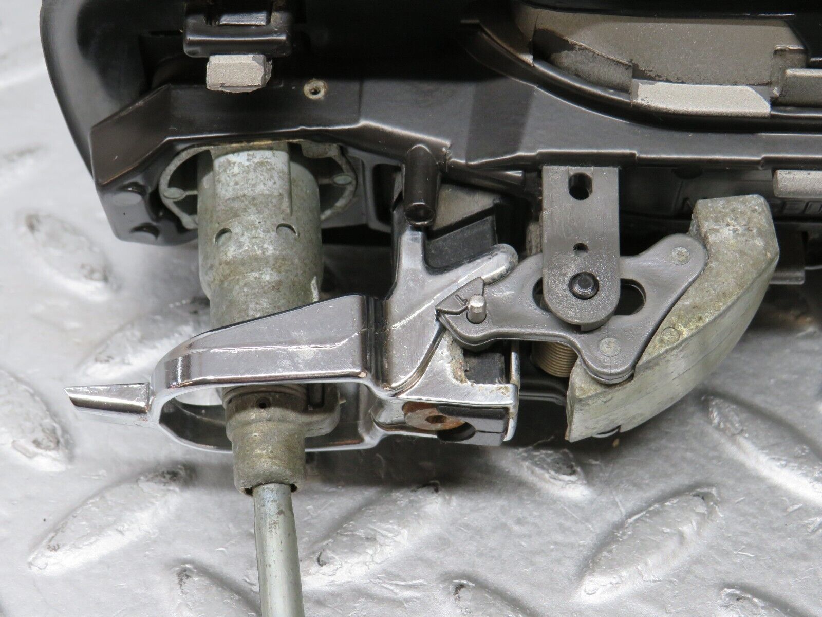 36873 Mercedes-Benz C126 420SEC Coupe Left Door Exterior Handle No Key