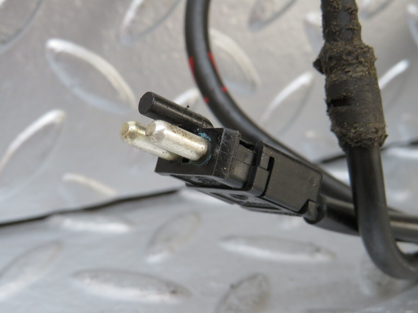 25837 Mercedes-Benz W124 280E Brake Pad Sensor Left Side 1245406807