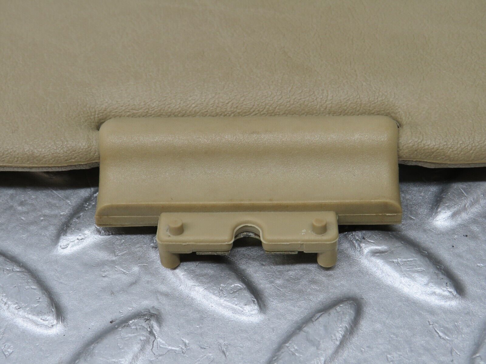 36875 Mercedes-Benz C126 420SEC Coupe Middle Sun Visor Beige