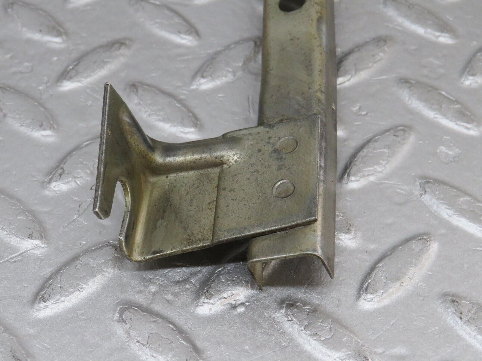 36013 Mercedes-Benz W126 420SE Rear Left Door Window Channel