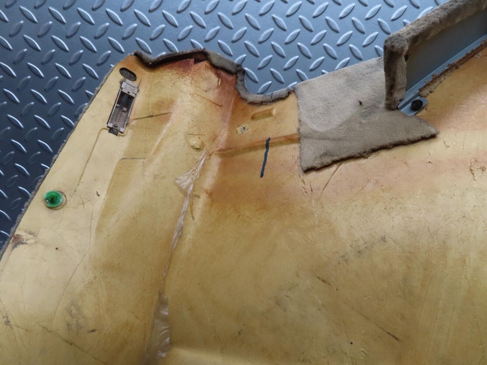 11855 Mercedes-Benz R129 300SL Coupe Rear Left Carpet Wall Beige