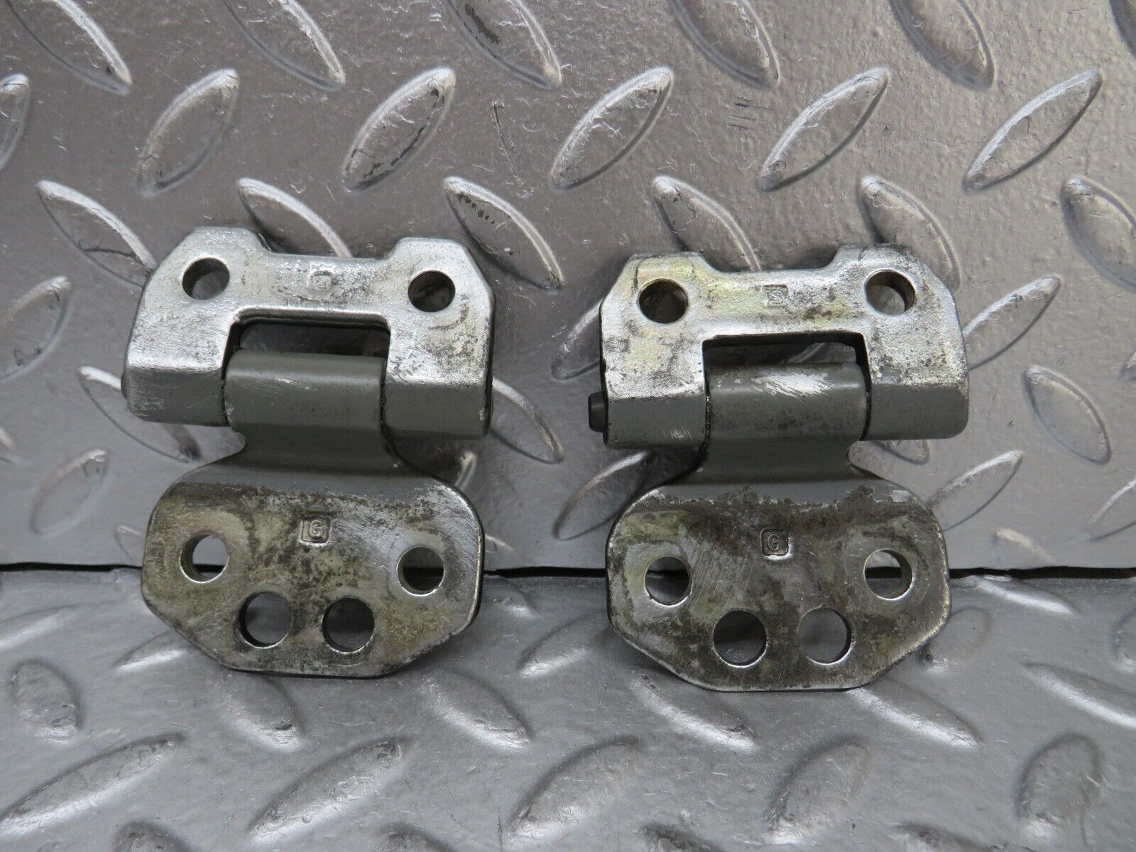 26700 Mercedes-Benz C124 220CE Coupe Right Door Hinge Pair