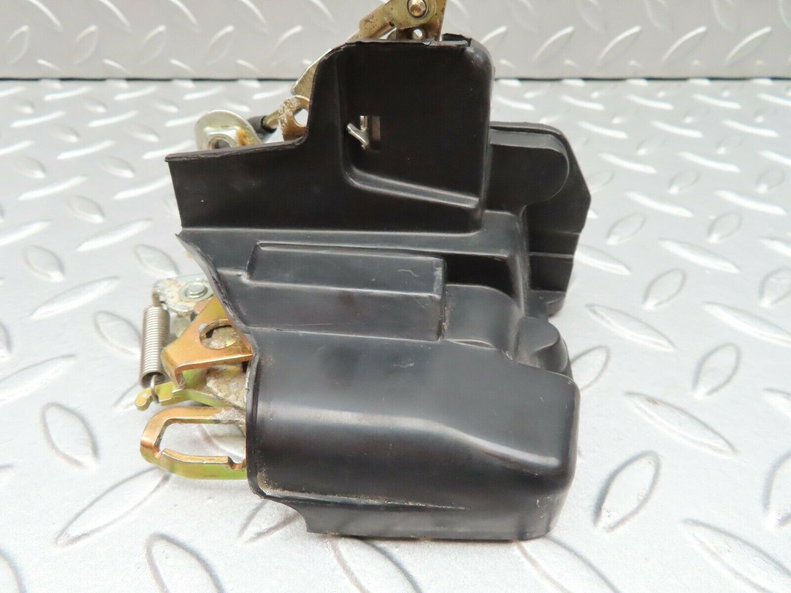3704 Mercedes-Benz S123 200T Wagon Front Left Door Lock Mechanism 1237230108