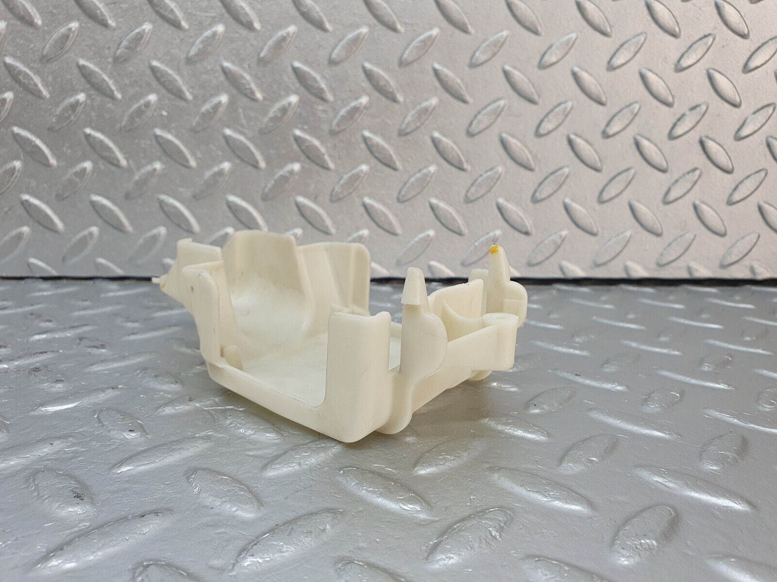 41589 Mercedes-Benz W124 200E Rear Door Lock Vacuum Actuator Cover 1248050590