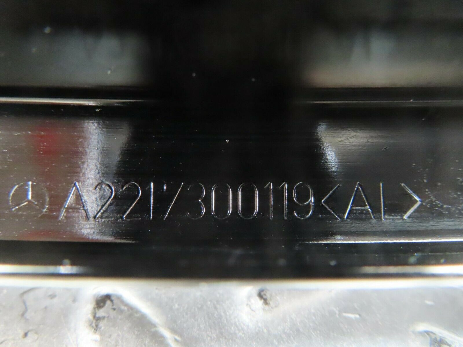 11200 Mercedes-Benz W221 S320 Rear Left Door Window Channel 2217300119