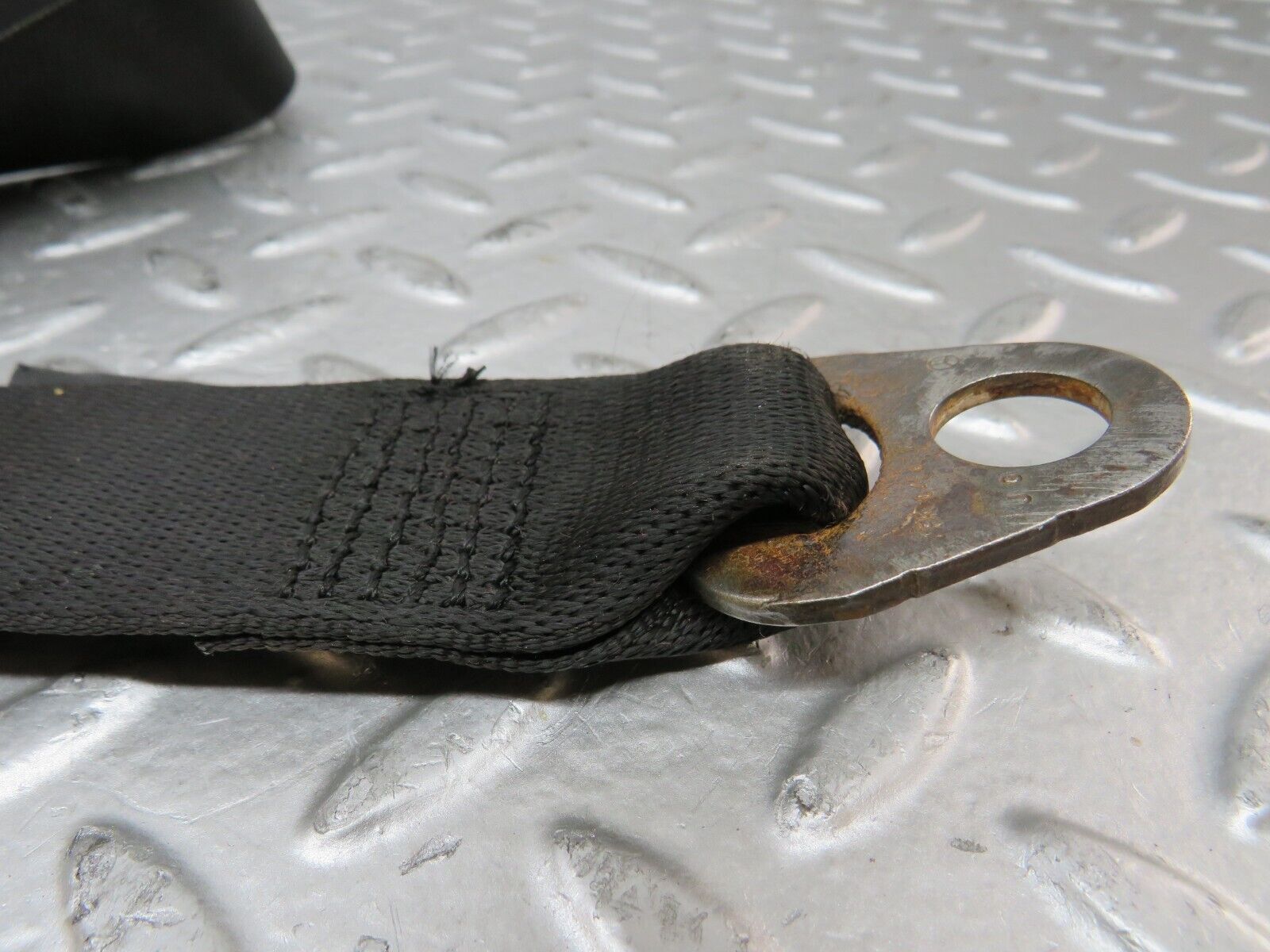 27819 Mercedes-Benz S124 300TE Wagon Seat Belt Front Left