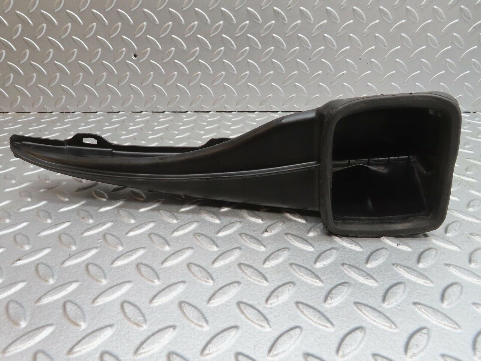 13812 Mercedes-Benz W123 200 Air Duct Vent Left And Right Side 1238300119