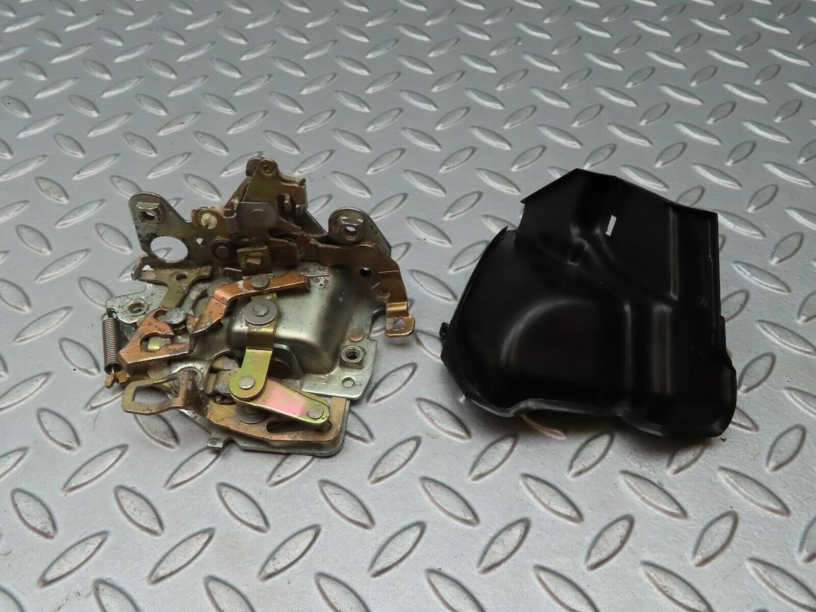 4314 Mercedes-Benz W123 230E Rear Left Door Lock Mechanism